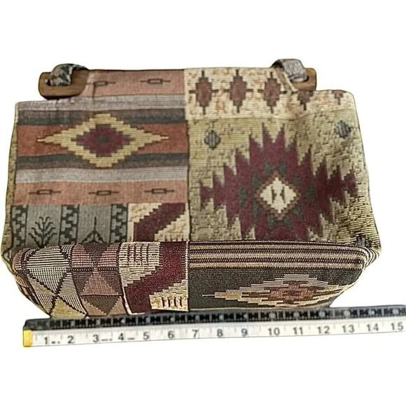 Vintage Aztec Bohemian Tapestry Knit Handbag with Wooden Closure - Picture 12 of 16